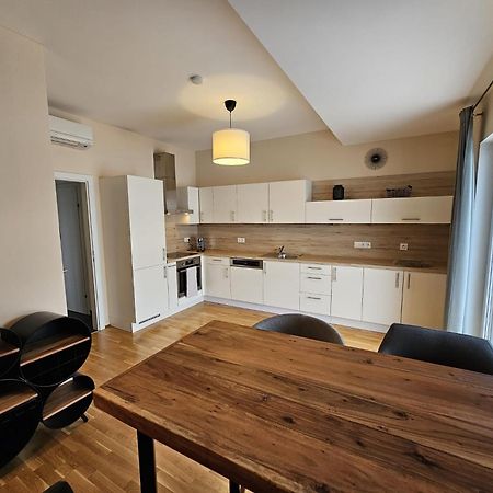Apartment Leibnitz Im Zentrum Nahe Am Bahnhof Und Der Suedsteirischen Weinstrasse Bagian luar foto