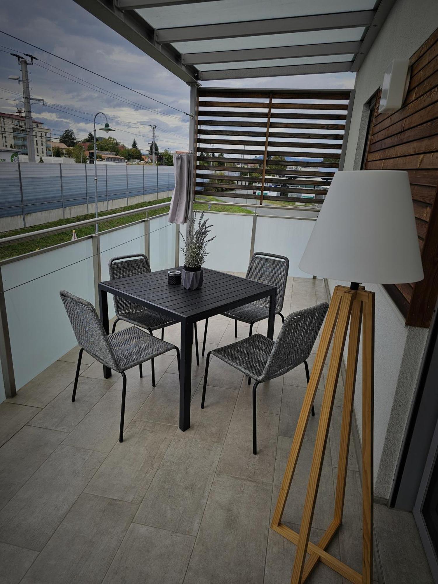 Apartment Leibnitz Im Zentrum Nahe Am Bahnhof Und Der Suedsteirischen Weinstrasse Bagian luar foto